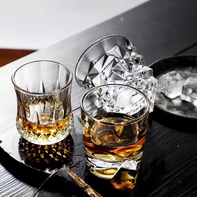 Whisky glasses production factory (4) Whisky glasses production factory (4)