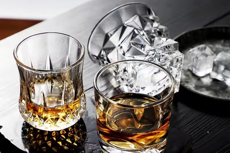 Whisky glasses production factory (4)